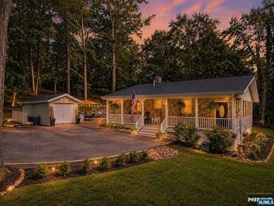Property at 90 Highland St, Park Ridge, NJ