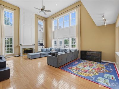 35 Hartlander St