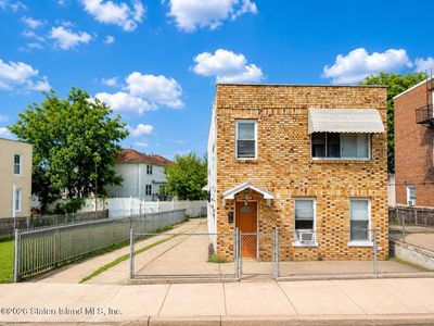 94 Olympia Blvd