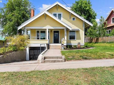 307 E North St