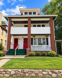 228 S Gardiner Ave