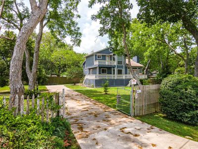 3726 Bayshore Dr