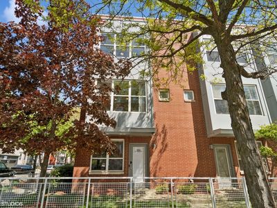 3524 W Belmont Ave