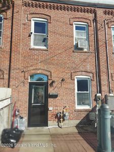 121 Chestnut Ave