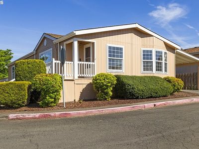 1949 SE Palmquist Rd UNIT 100