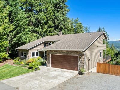 22715 Country Drive E