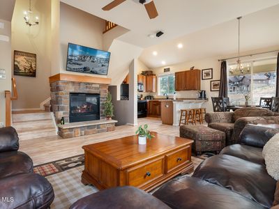 102 Range Vista Drive