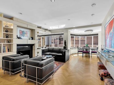 17 W 54th St APT 9C