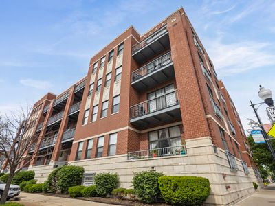 4011 N Francisco Ave Unit 205