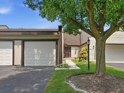 Property at 221 Cascade Dr, Indian Head Park, IL