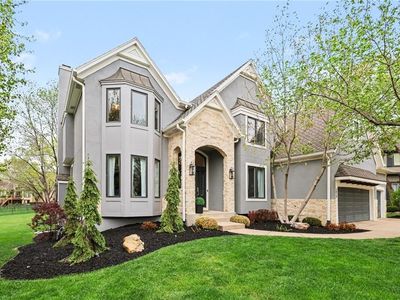 5828 Edgewater Dr