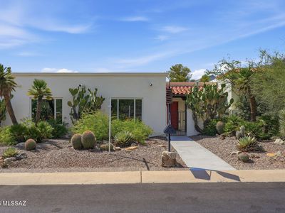 5822 N Camino Esplendora