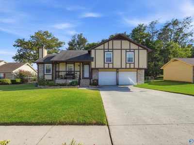 3803 Gardenside Dr NW