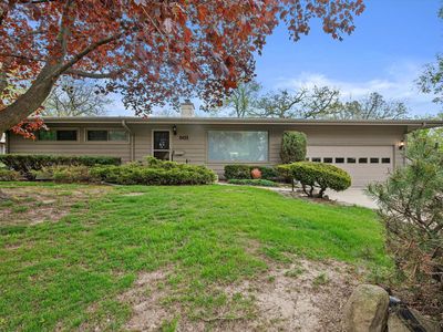 901 Hawthorn DRIVE
