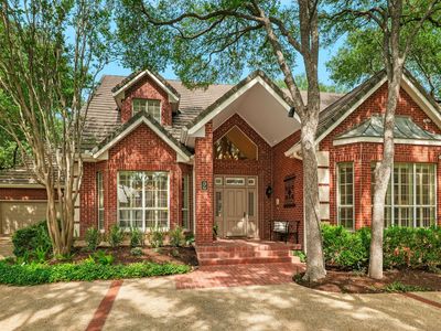 2 CHATSWORTH WAY