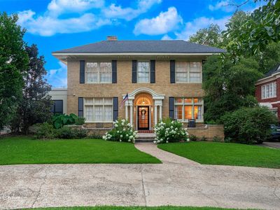 235 Gladstone Blvd