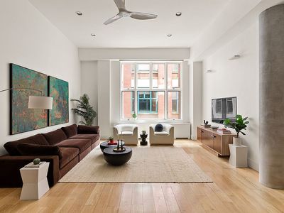 125 E 12th St APT 1E
