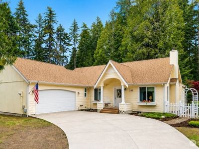 240 E Aycliffe Drive