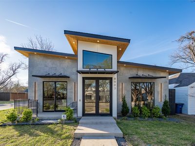 8903 Forest Hills Blvd