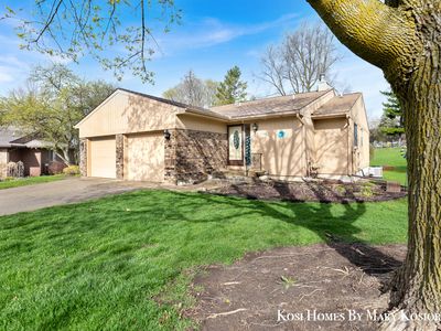 1323 Cranbrook Ter NE