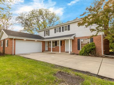 3018 Macfarlane Cres