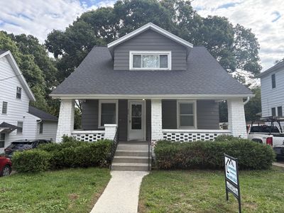 856 Diamond Ave NE