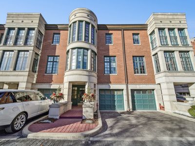 2658 N Southport Ave Unit B