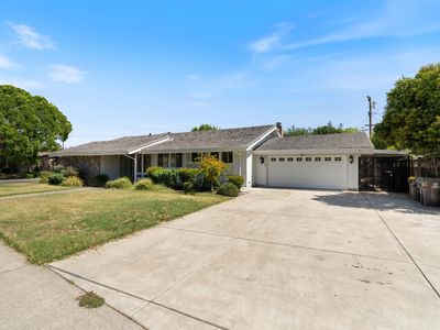 8 W Robinhood Dr
