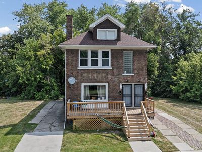 576 Manistique St