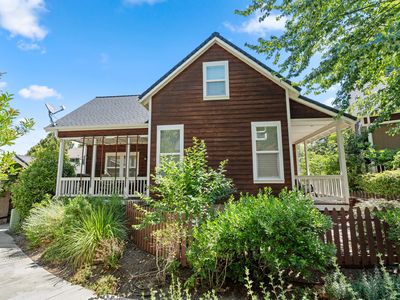 2277 Siskiyou Blvd