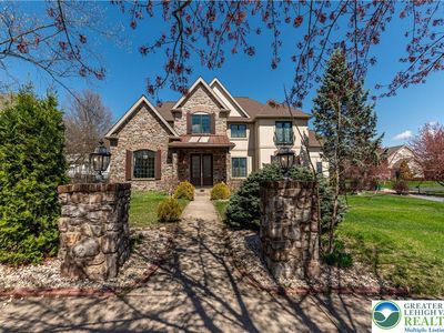 49 Crest Blvd