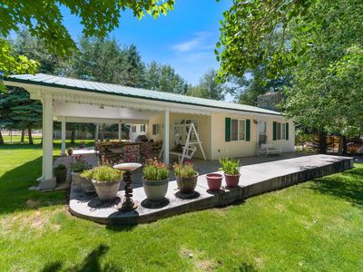 375 W Main St