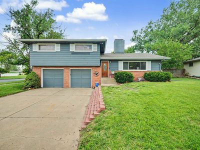 2242 Mayfair Dr