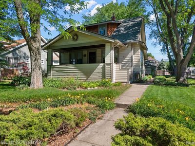 233 E Farnum Ave