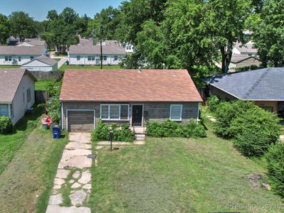 217 E 38th Pl