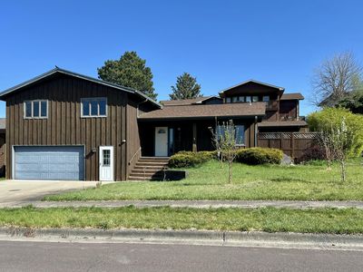 702 W Bridgeview Ave