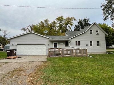 76 4th Ave E