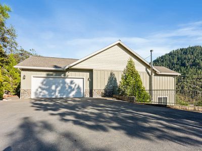 1144 Colonial Dr