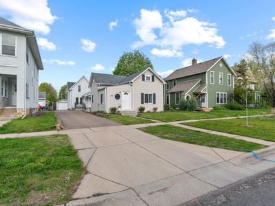385-387 Stryker Ave