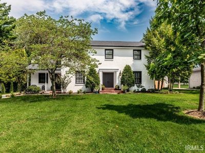 900 Plaza Dr