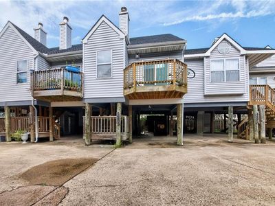 869 Little Bay Ave APT 2