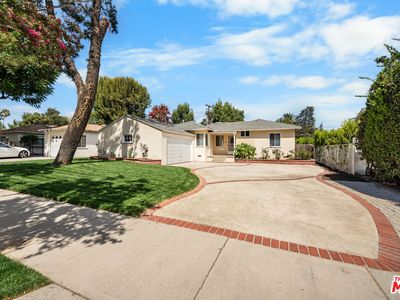 8914 Canby Ave