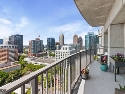 943 Peachtree St NE UNIT 1910