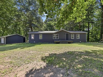 7460 Pine Ridge Dr NE