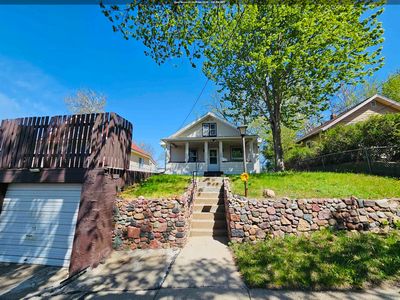 208 S Leonard St