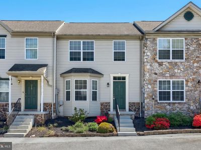 Property at 208 Royal Dr, Manchester, PA