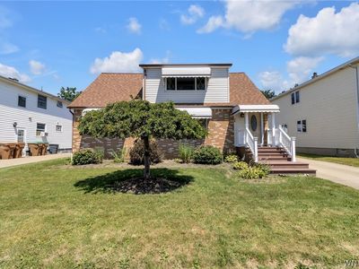 38 Wells Ave