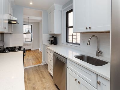 525 W 235th St APT 3F