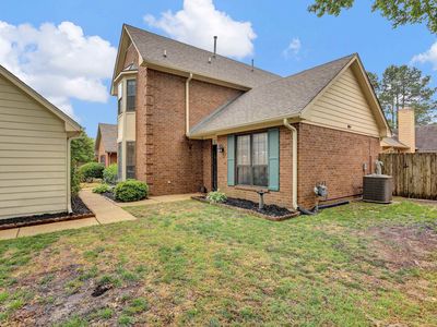 6669 Pondside Cir