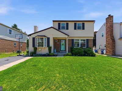 327 Greenbriar Ln